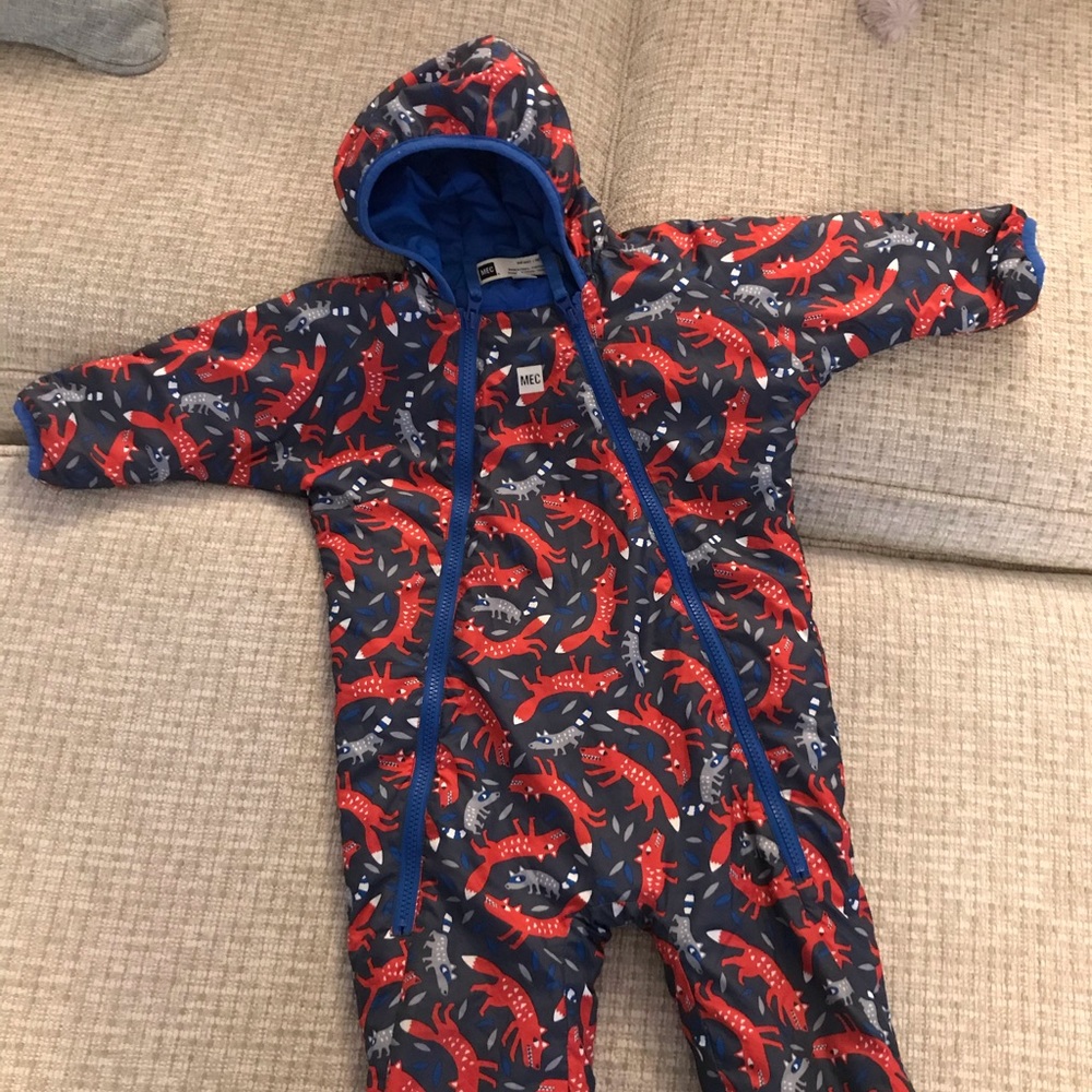 Excellent condition MEC bundle up kids bunting